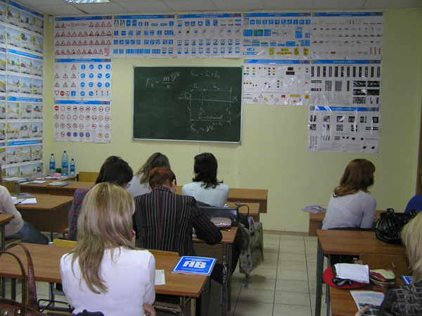 Учебный автомобиль автошколы